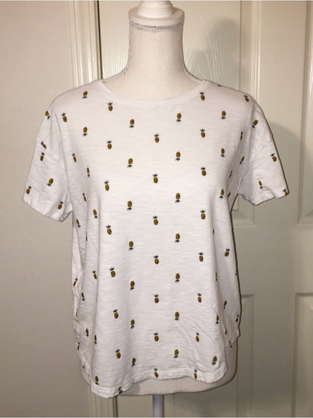 Old Navy White Short Sleeve Tee with Small Pineapple Print